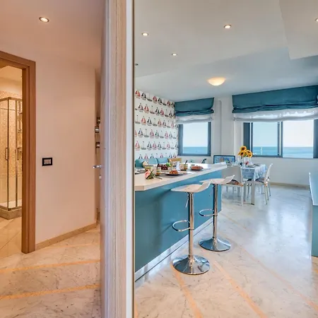 Front Magic Sea - 20m From The Sea - Happy *