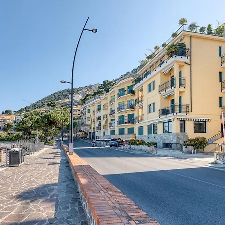 Front Magic Sea - Sea Front - Happy Apartament Laigueglia